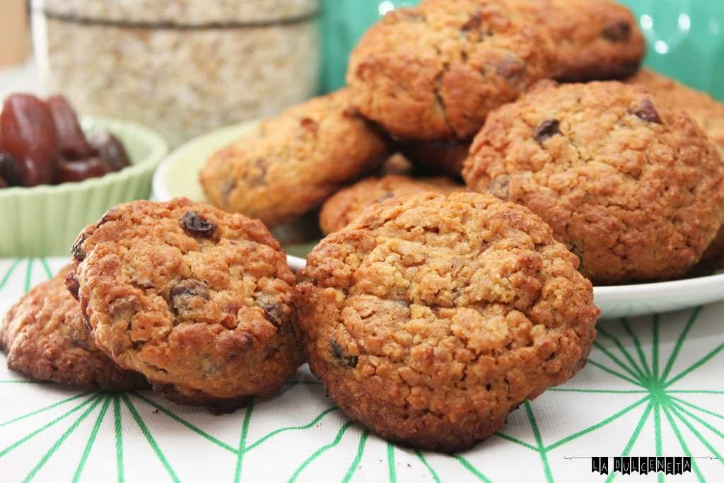 galletas de avena, dátiles y pasas galletas de avena, dátiles y pasas