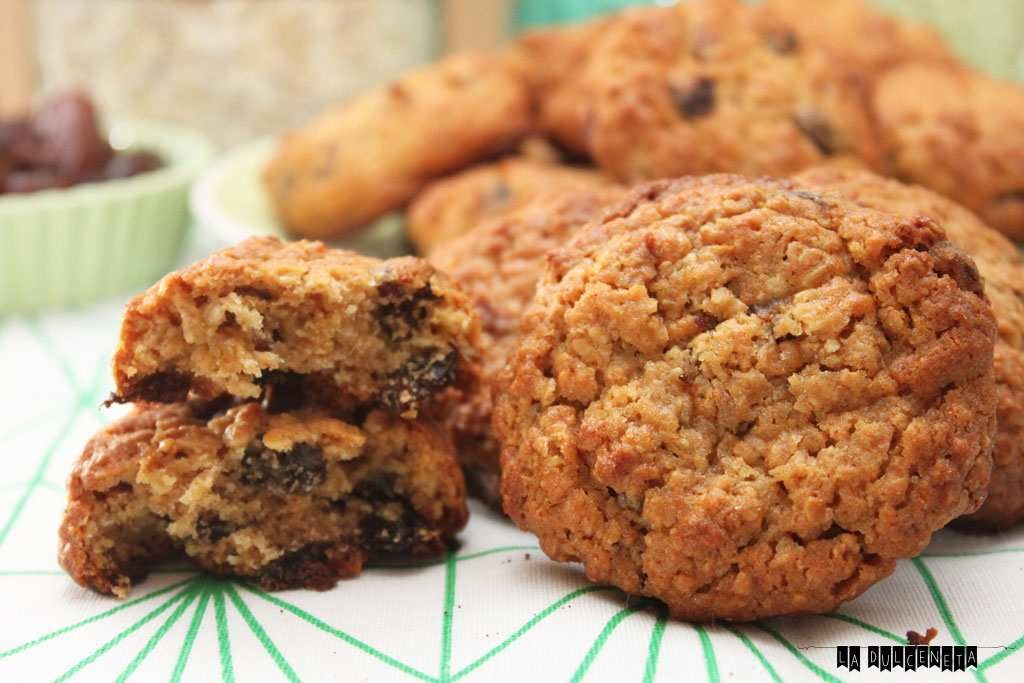 galletas de avena, dátiles y pasas galletas de avena, dátiles y pasas