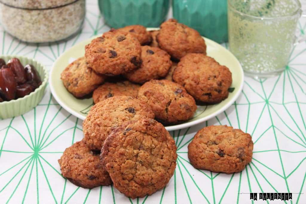 galletas de avena, dátiles y pasas galletas de avena, dátiles y pasas