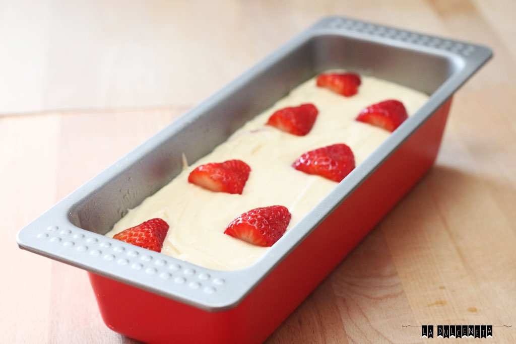 bizcocho de fresas y queso bizcocho de fresas y queso